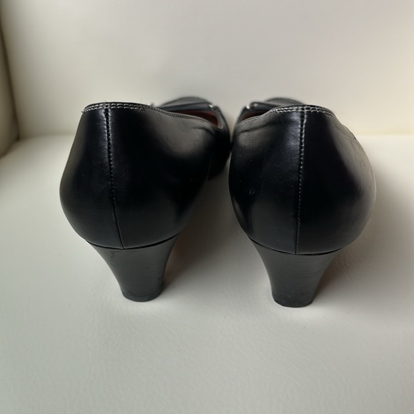 Salvatore Ferragamo Black Leather Pumpd - Picture 5 of 11